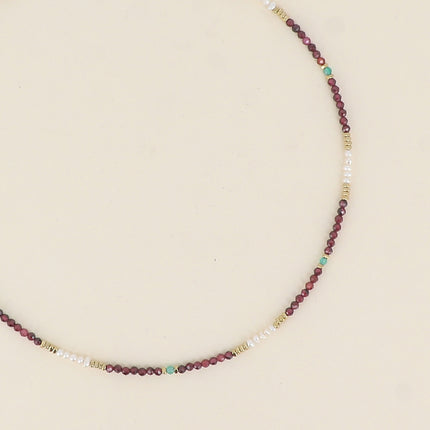Collier sur fil - pierres naturelles, de petites perles d'eau douce et de perles en acier inoxydable