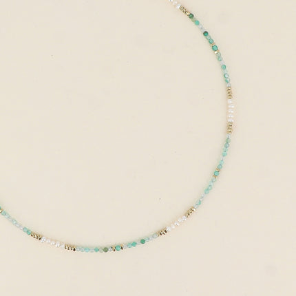 Collier sur fil - pierres naturelles, de petites perles d'eau douce et de perles en acier inoxydable