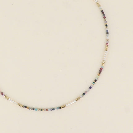 Collier sur fil - pierres naturelles, de petites perles d'eau douce et de perles en acier inoxydable
