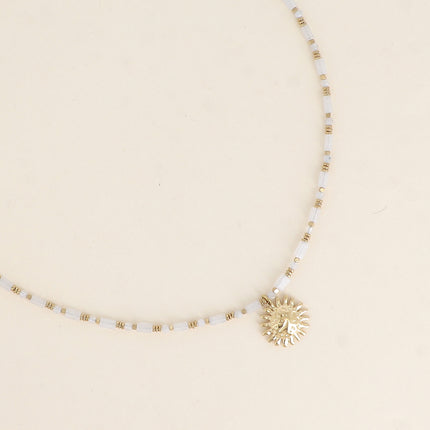 Collier Carlota - ras de cou, pierres naturelles et pendentif (crabe, lune, coeur, trèfle, fleur, soleil)