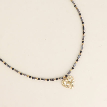 Collier Carlota - ras de cou, pierres naturelles et pendentif (crabe, lune, coeur, trèfle, fleur, soleil)