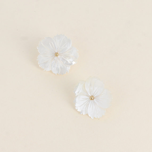 Nébrella Stud Earrings - 26mm Pearly Flower