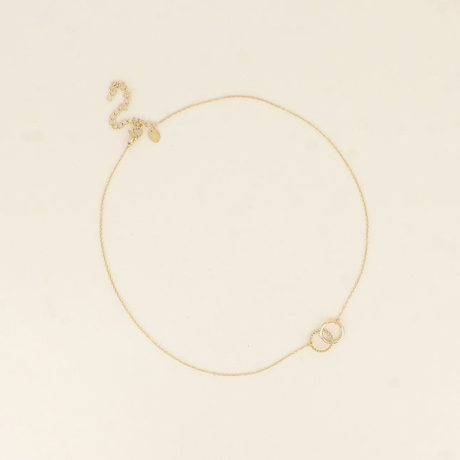 Collier - double anneau, l'un lisse et l'autre torsadé