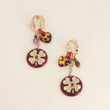 Boucles pendantes - breloques (anneau ajouré, coeur et pièce ronde en résine, trèfle et boule en émail)