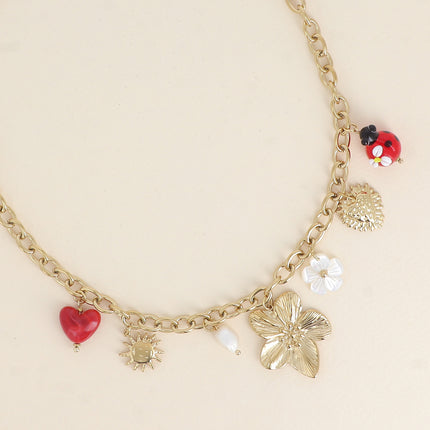 Collier - pendentifs (fleur, coccinelle en résine, scarabée, fleur nacrée, coeur, soleil)
