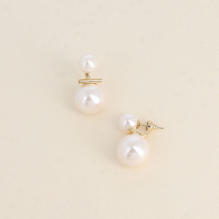 Boucles puces Sinéad - boule en résine blanche et pièce interchangeable barre et perle en résine blanche