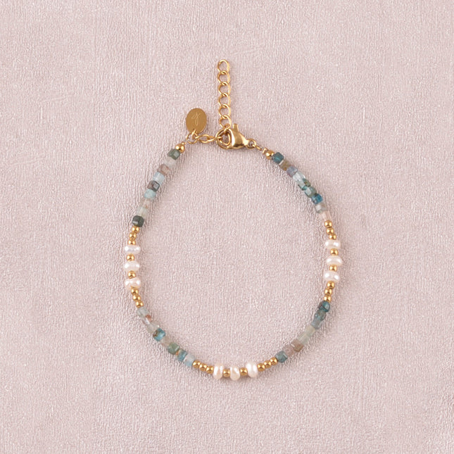Bracelet sur câble - perles en acier, perles d'eau douce et pierres naturelles cubiques