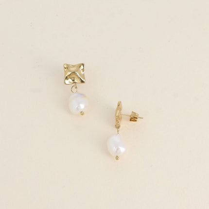 Boucles pendantes - carré et perle d'eau douce