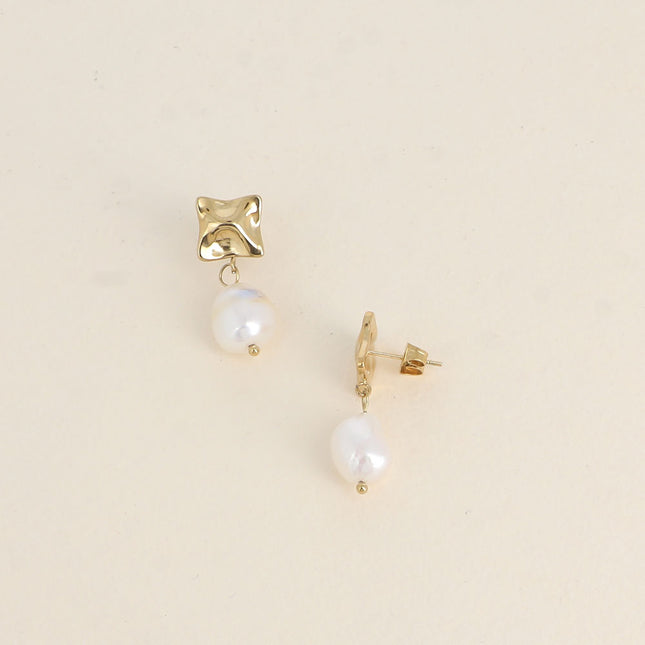 Boucles pendantes - carré et perle d'eau douce