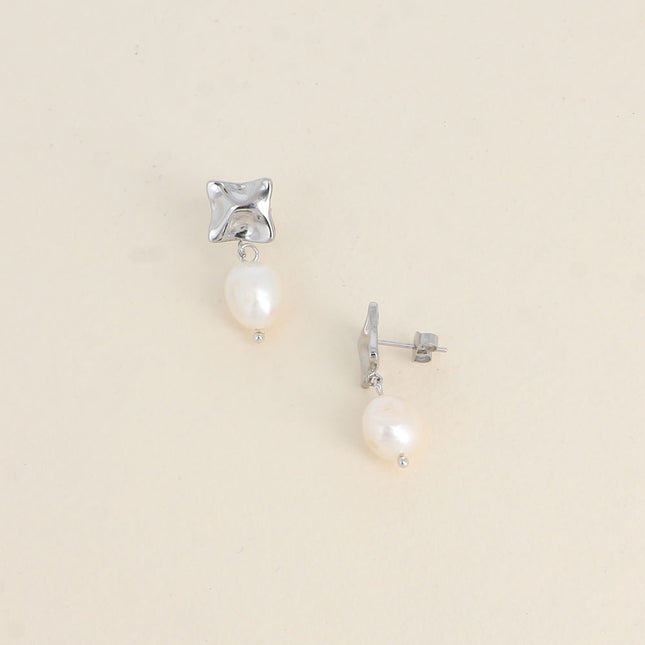 Boucles pendantes - carré et perle d'eau douce
