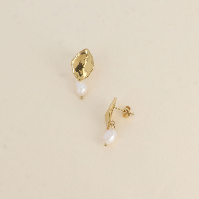 Boucles pendantes - amande et perle d'eau douce