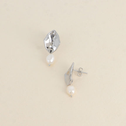 Boucles pendantes - amande et perle d'eau douce