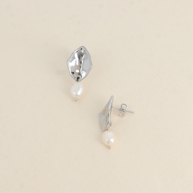 Boucles pendantes - amande et perle d'eau douce