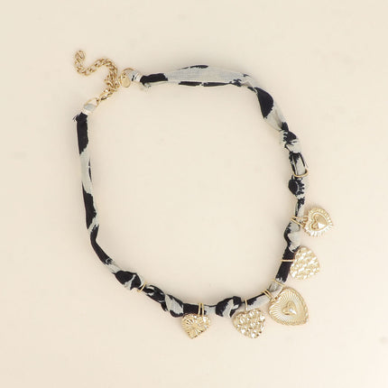 Collier - ruban, breloques coeurs