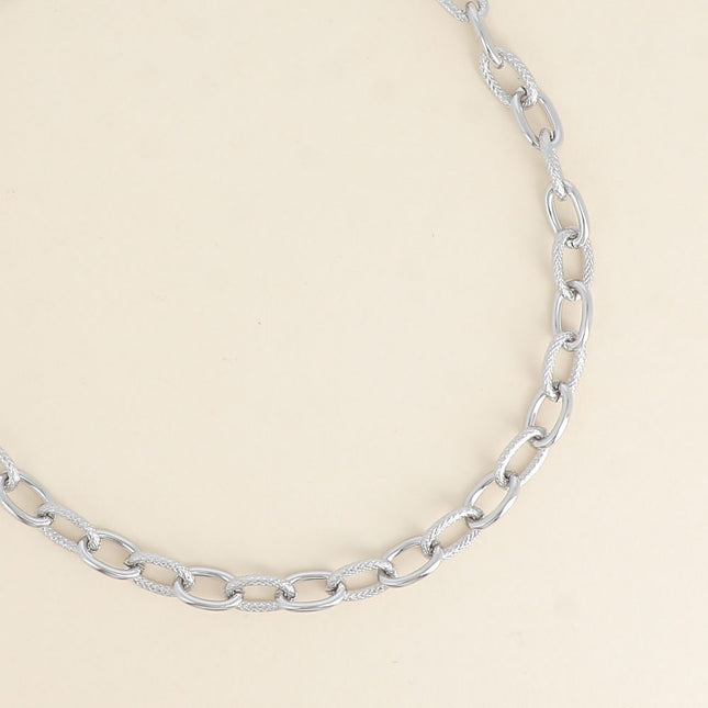 Louisa necklace - a chain with smooth and grooved oval rings