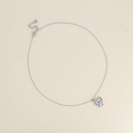 Collier - pendentif coeur et petites boules en résine blanche