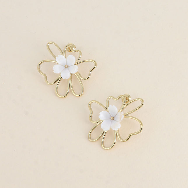 Boucles puces - fleur ajourée et fleur nacrée