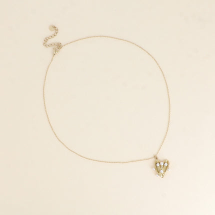 Collier - pendentif coeur et petites boules en résine blanche