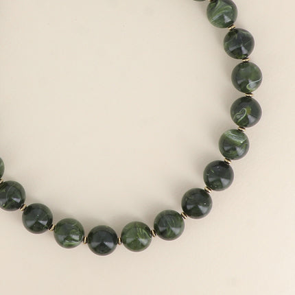 Collier sur câble - perles boules en résine
