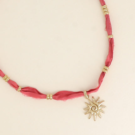 Collier - ruban, pendentif soleil