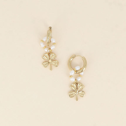 Créoles - anneau de perles d'eau douce et trèfle à 4 feuilles