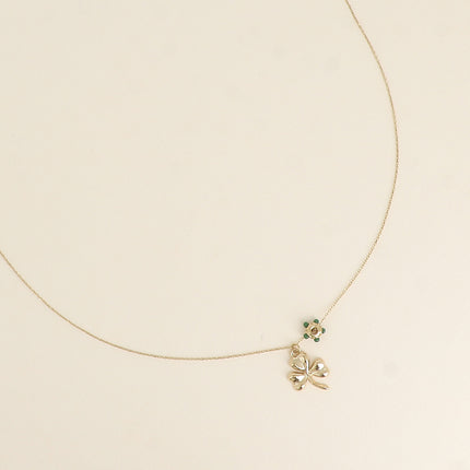 Collier - anneau de pierres naturelles et pendentif trèfle