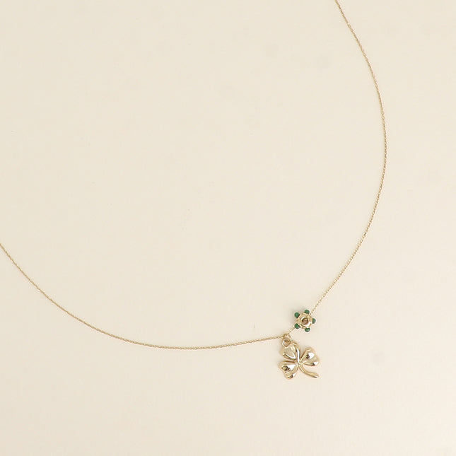 Collier - anneau de pierres naturelles et pendentif trèfle