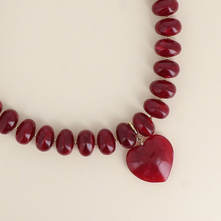 Collier sur fil Ziana - perles de résine et pendentif coeur