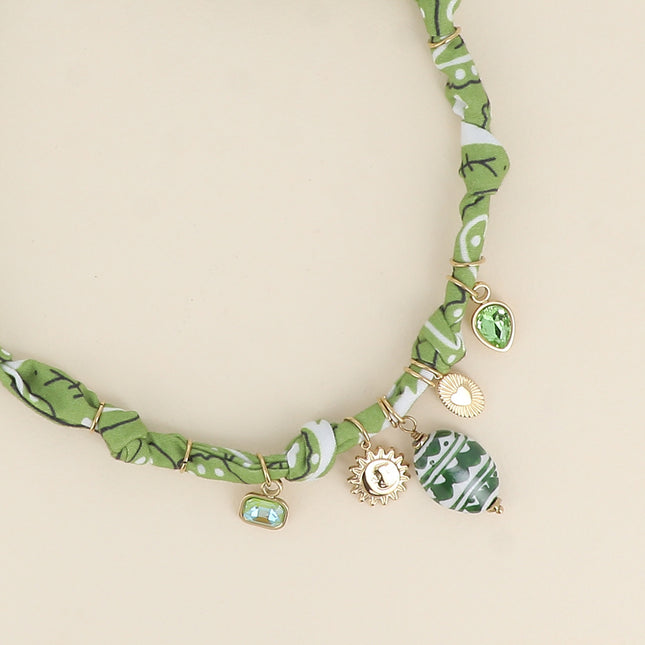 Collier - ruban, tissu, breloques cristaux, soleil, coeur, perle en céramique émaillée