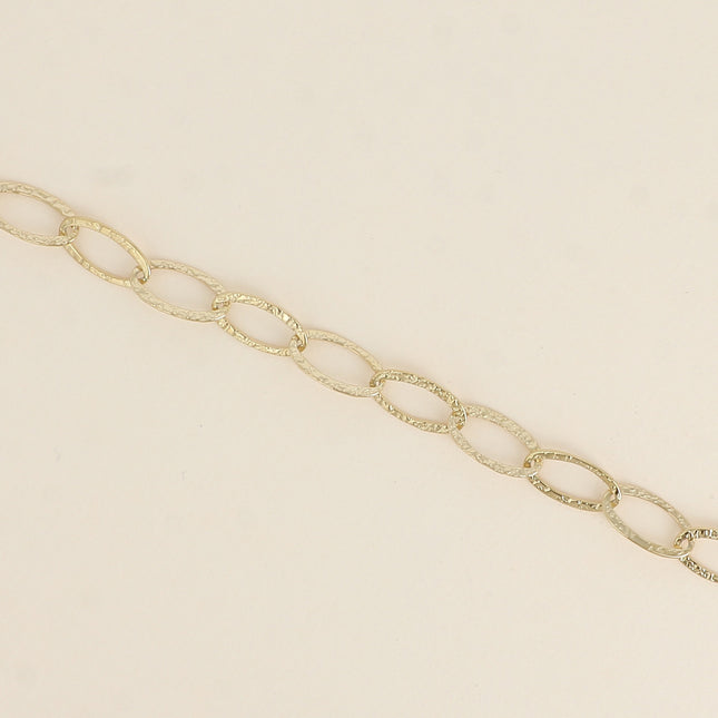 Bracelet - a mesh bracelet with large, textured oval rings