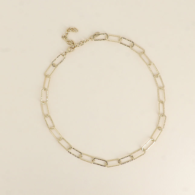 Collier - maille aux anneaux hexagonaux texturés 41+7CM