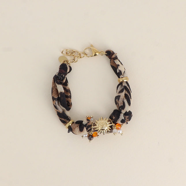 Bracelet - tissu, pièces en acier inoxydable, perles taillées et en résine, pendentif fleur