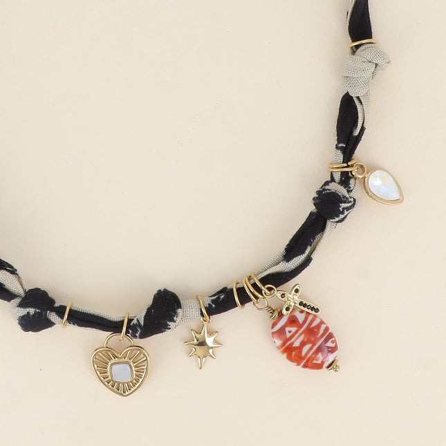 Collier - tissu et breloques (cristaux, coeur, étoile, croix, perle en céramique émaillée)