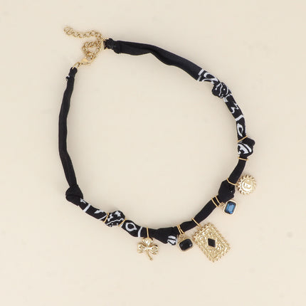 Collier - tissu, breloques (cristaux, éclipse, trèfle, rectangle texturé)