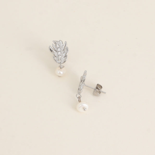 Boucles pendantes - feuillage, oxydes de zirconium et perle d'eau douce