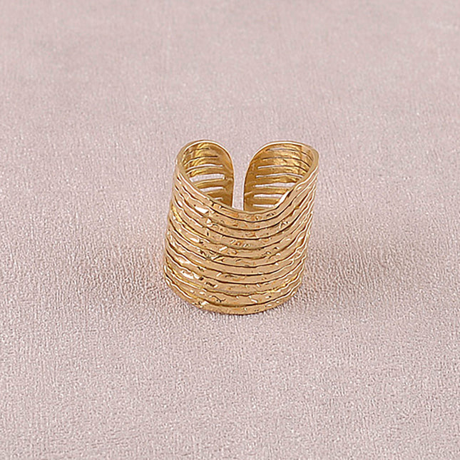Large Vandelor ring - 11 textured wavy rings