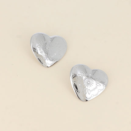 Luméa stud earrings - heart and engravings
