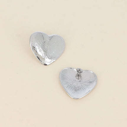 Luméa stud earrings - heart and engravings