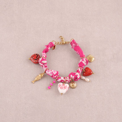 Bracelet - tissu, breloques (Céramique, poisson, coeurs, résine et perles d'eau douce)