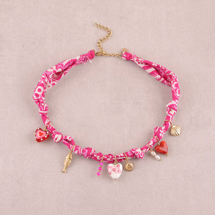 Collier Candice - ruban tissu, breloques (Céramique, poisson, coeurs, résine et perles d'eau douce)