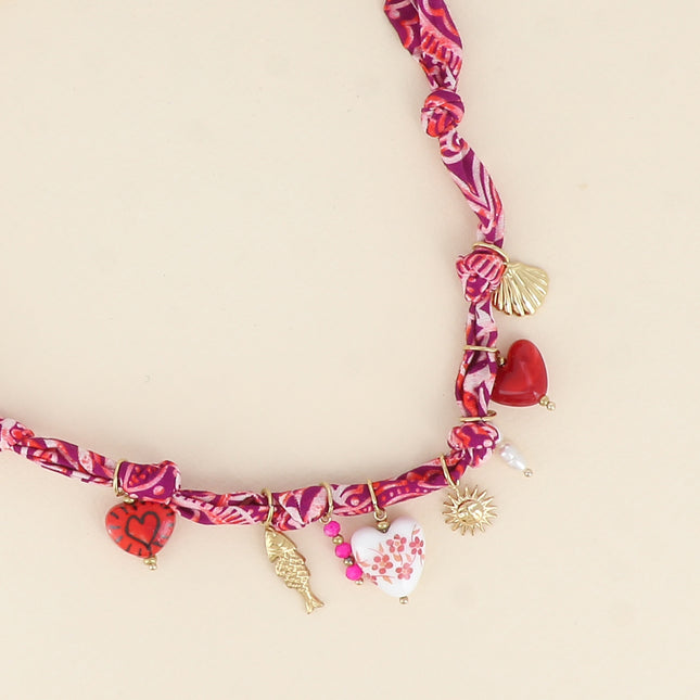 Collier Candice - ruban tissu, breloques (Céramique, poisson, coeurs, résine et perles d'eau douce)