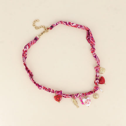 Collier Candice - ruban tissu, breloques (Céramique, poisson, coeurs, résine et perles d'eau douce)