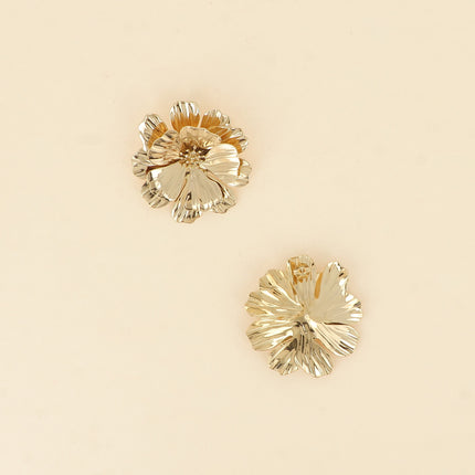 Lyséa stud earrings - textured flower