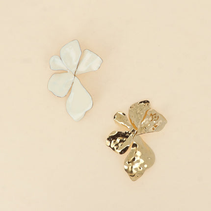 Elya stud earrings - enamelled foliage