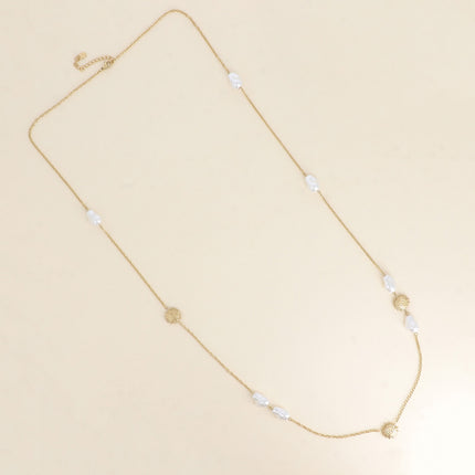 Sautoir - pendentifs soleil et perles de résine