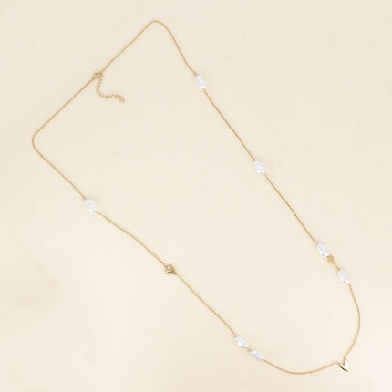 Sautoir - pendentifs coeurs et perles de résine