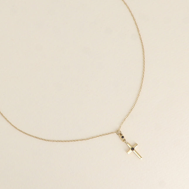 Collier - croix religieuse et d'un cristal