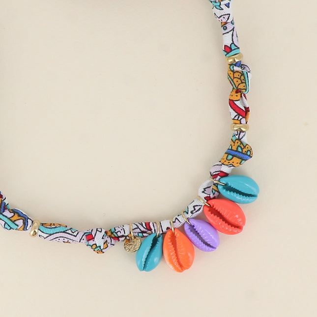 Collier - tissu ruban, cauri en émail coloré