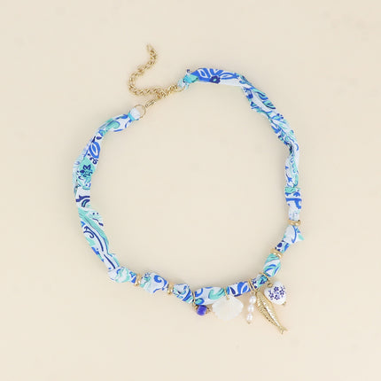 Collier - tissu ruban, coeur en céramique émaillée, coquillage nacré, poisson et perles d'eau douce