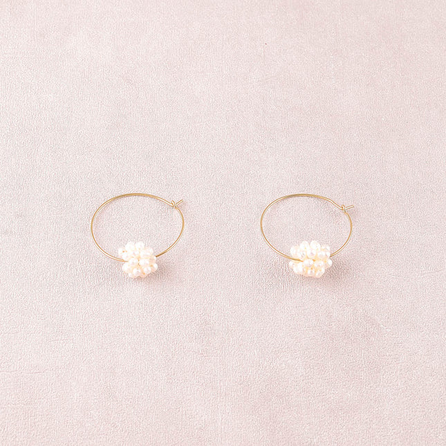 Créoles - boule de petites perles d'eau douce